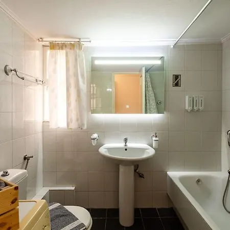 Apartment Old - Minimal Urban Retreat Kalamata