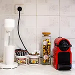 شقة Old - Minimal Urban Retreat كالاماتا
