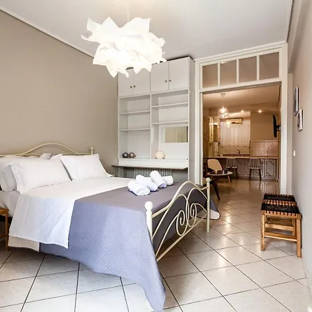 Apartment Old - Minimal Urban Retreat Kalamata