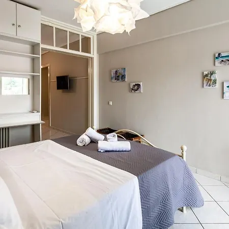 Apartment Old - Minimal Urban Retreat Kalamata
