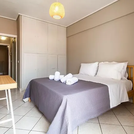 Old - Minimal Urban Retreat Apartment