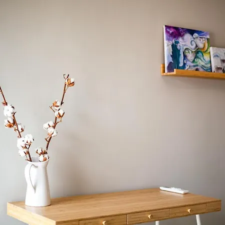 Apartment Old - Minimal Urban Retreat *