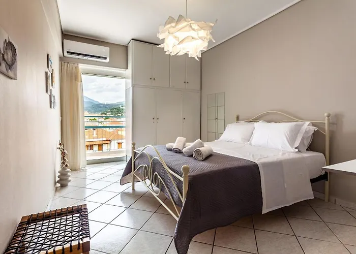 Old - Minimal Urban Retreat * Kalamata