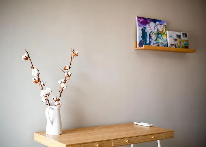 Lejlighed Old - Minimal Urban Retreat *