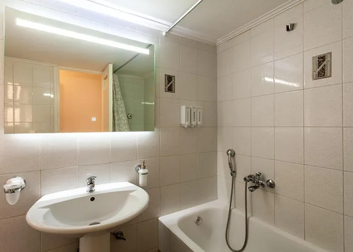 Old - Minimal Urban Retreat Lejlighed Kalamata